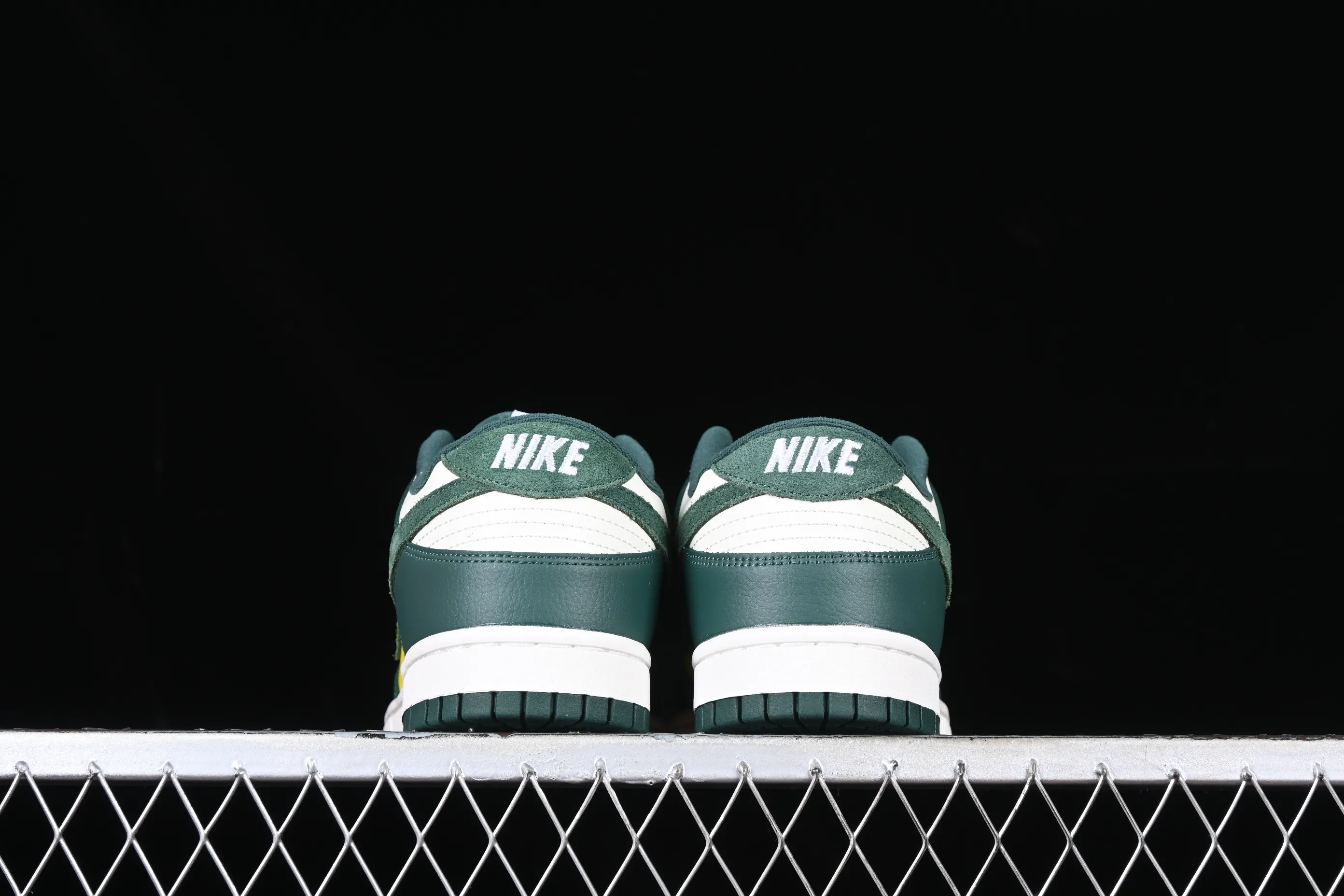 All Categories Nk SB Dunk Series Nk SB Dunk Low Low-top sneakers Nk Dunk Low SE "Noble Green" Classic Brazilian color SB low-top sports and leisure sneakers FD0350-133